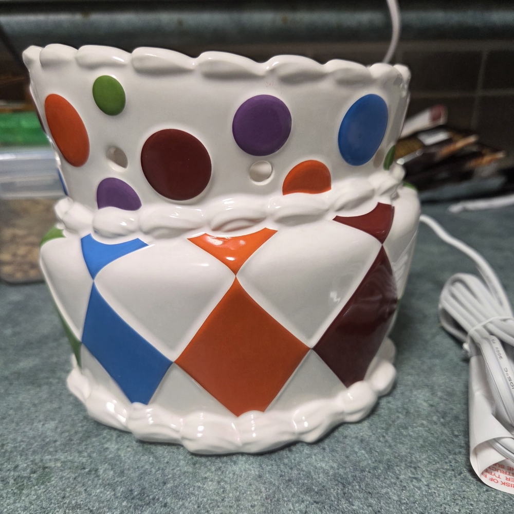 #39 - Scentsy "It's A Party" Premium Warmer Brand New In Original Box With Bulb